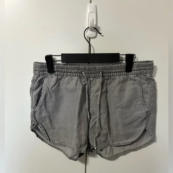 GAP Silver Shorts - Picture 1 of 2